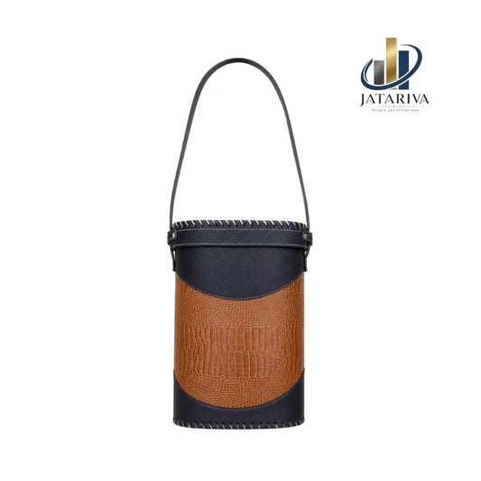 BOLSO MATERO DE CUERO - ARTESANIA ARGENTINA, IDEAL PARA LLEVAR. MATEROS, HIERBAS MATES, TERMOS ETC