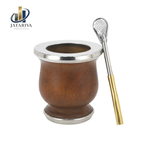 MATERO DE MADERA DE ALGARROBO PREMIUN ARGENTINO+BOMBILLA DE ACERO ( PICO DE LORO), VIENE CON ARGOLLA DE ACERO EN LA PARTE SUPERIOR E INFERIOR DEL MATERO.